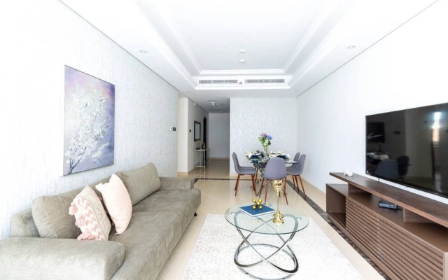 Luxurious 3BR Loft W/ Study In Downtown Dubai