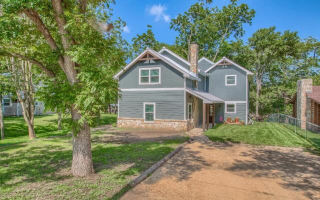 Down River Haus Ld 727 Home