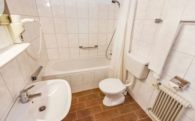 Hotel Pinzgauerhof by Skinetworks