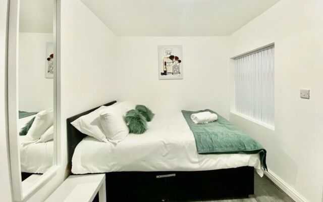 Tong Apartments