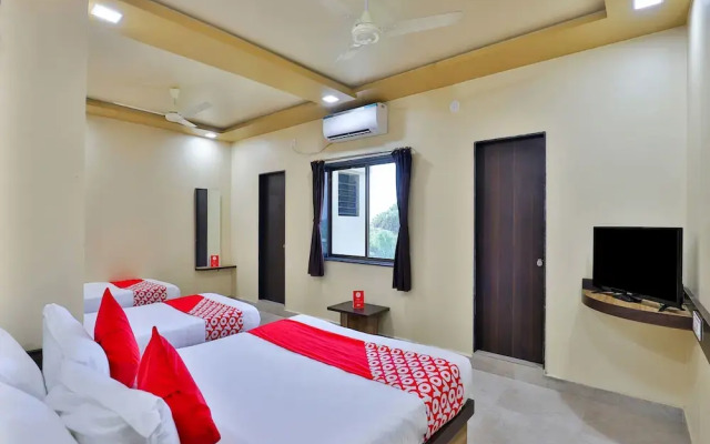 Oyo 17339 Hotel Daksh Somnath
