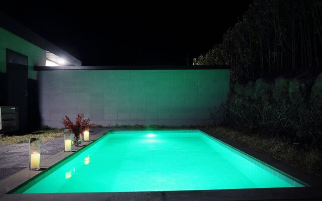 Pool & Villa Sorang