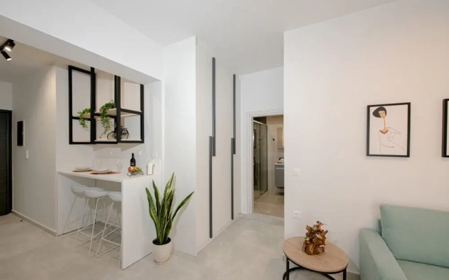 Minimal Chic Retreat Suite