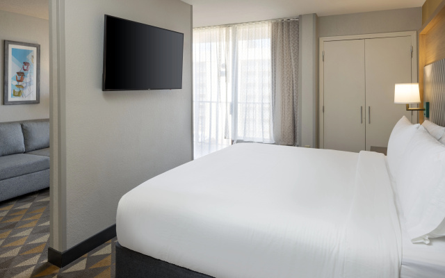 Holiday Inn & Suites Orlando SW - Celebration Area by IHG - Image 7