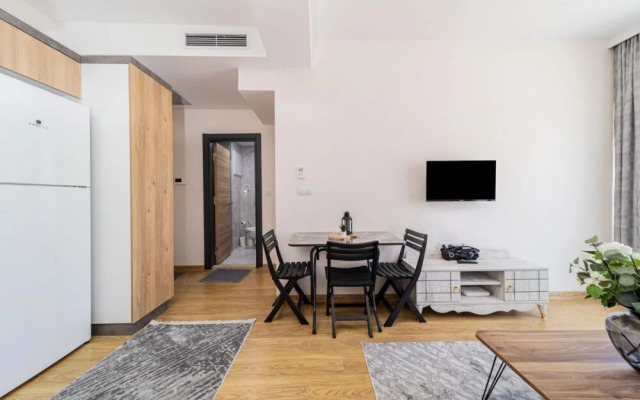 Great Flat With Shared Pool in Kepez