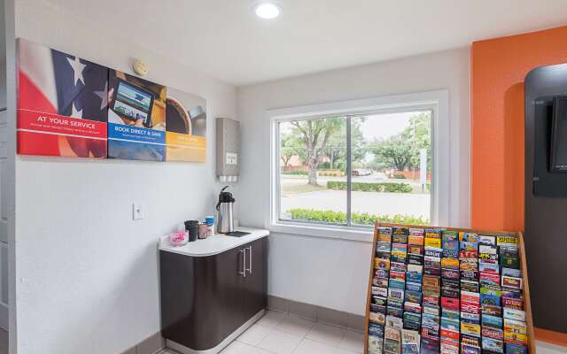 Motel 6 Grand Prairie, TX - Near Six Flags Drive