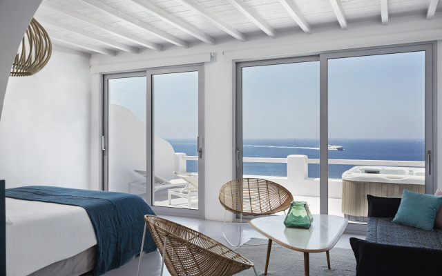 Kouros Hotel & Suites