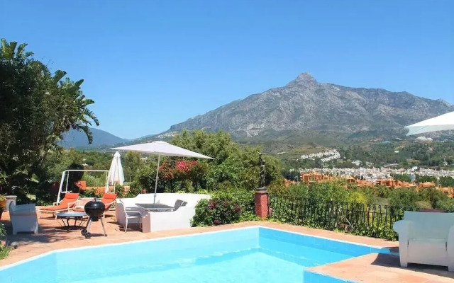Romantic Puerto Banus Villa, Sea Mountain Views