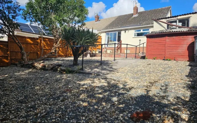 2-bed House Bungalow in Bristol