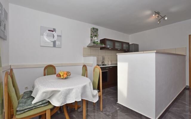 Apartments Mladen
