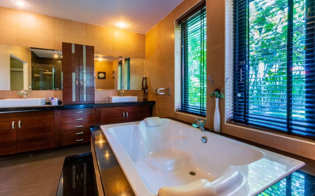 5 BR Pool Villa In Great Location - CV5