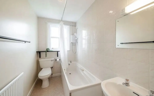 Clubhouse Cottage - Stylish 2 bed pet Friendly