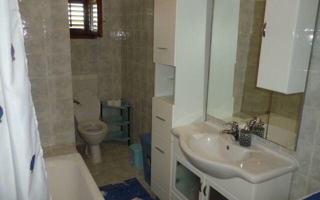 Apartment Rada - Center of Posedarje & near Beach