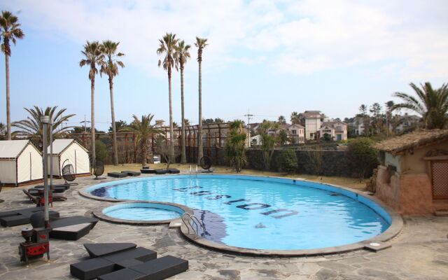 Luston Villa & Hotel