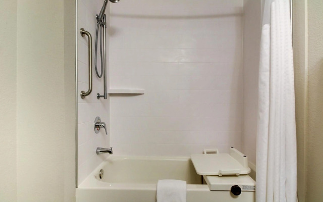 Holiday Inn Express Suites Live Oak