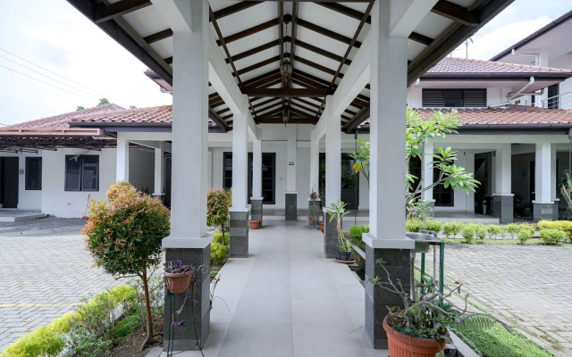 RedDoorz @ Avros Guest House Medan