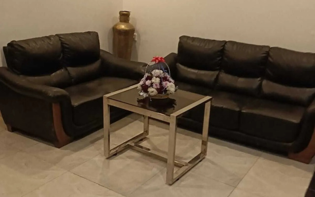OYO 22115 Hotel D Plaza