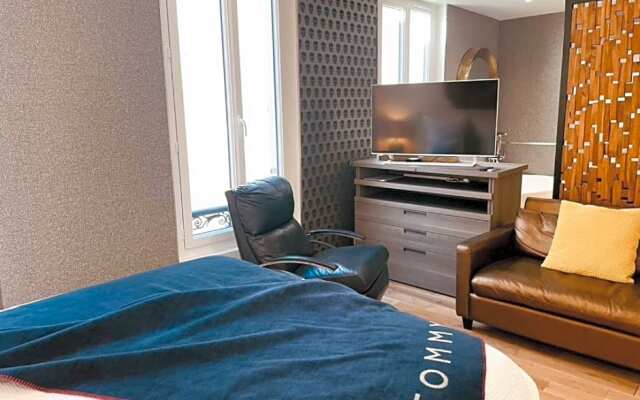 Venue C , Luxury 6 Bedroom Mansion