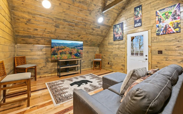 Cabin w/ Hot Tub & Game Room in the Smokys!