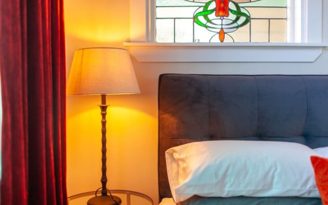 Sunny & Spacious Character Villa