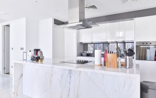 Stylish 2BR on Bluewaters Island