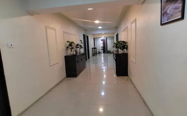 Fabhotel Vardhan Plaza