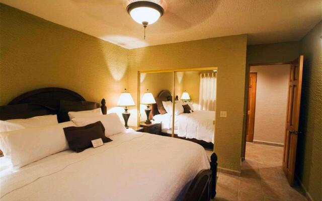 Clarion Suites Roatan at Pineapple Villas