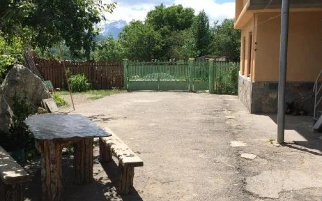 Guest House Guledani