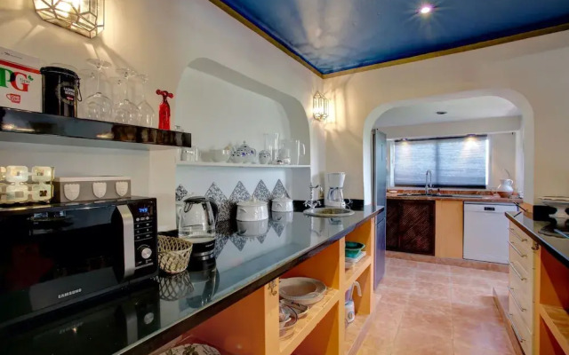 Romantic Puerto Banus Villa, Sea Mountain Views