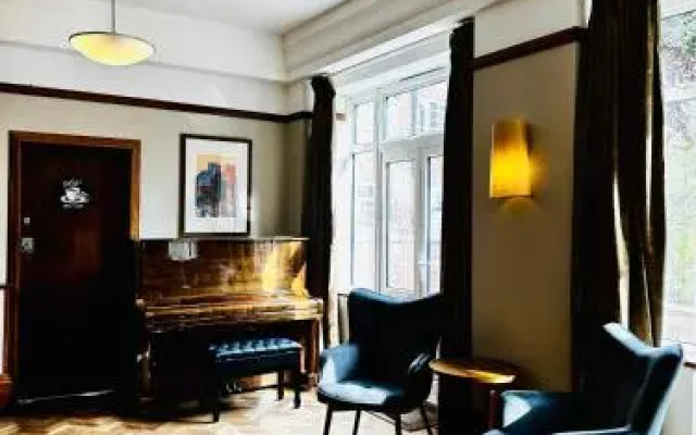 Vincent House London Residence