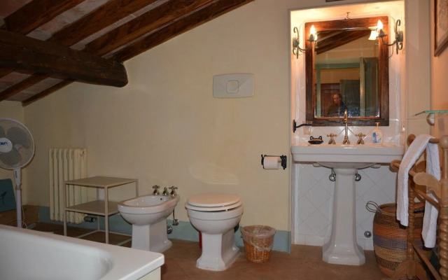 SCAPPO IN UMBRIA, Casale Monti