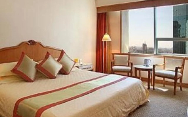 Kunming Green Land Hotel
