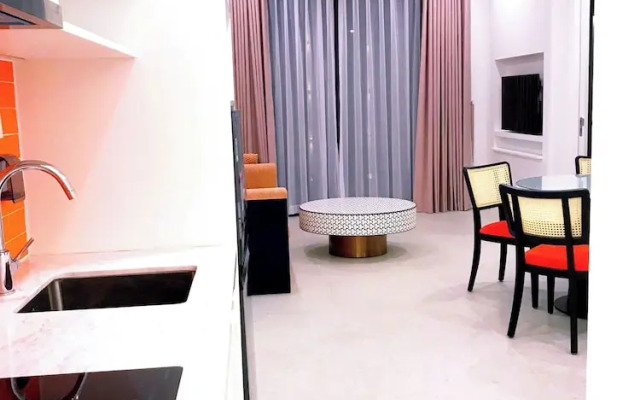 2 Bedrooms Apartment In Sunset Town