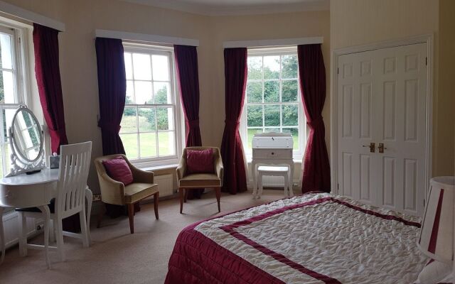 Tyrrells Ford Country Inn  Hotel