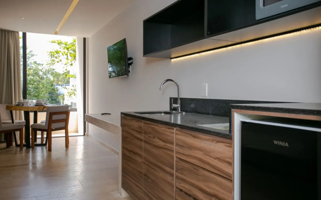 Kaab by the Beach. Condo with roofpool