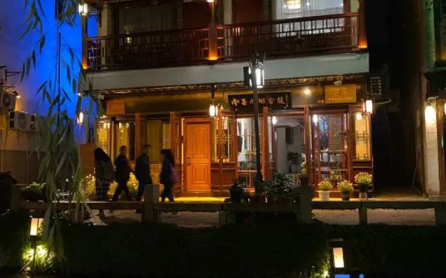 Qianshe Mengli Shuixiang Linhe Inn