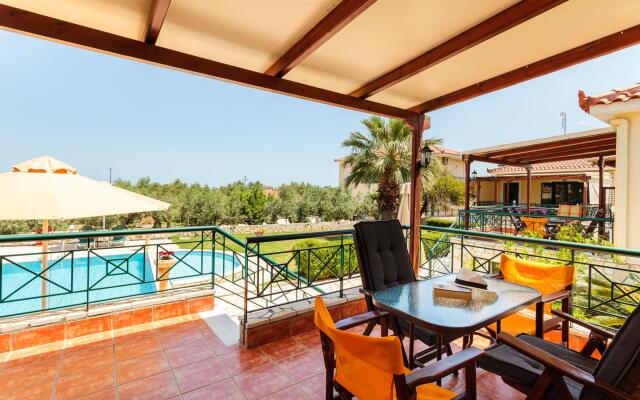 Astros Poolside Home - Summer Hideout