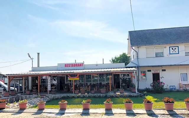 Rózsás Motel