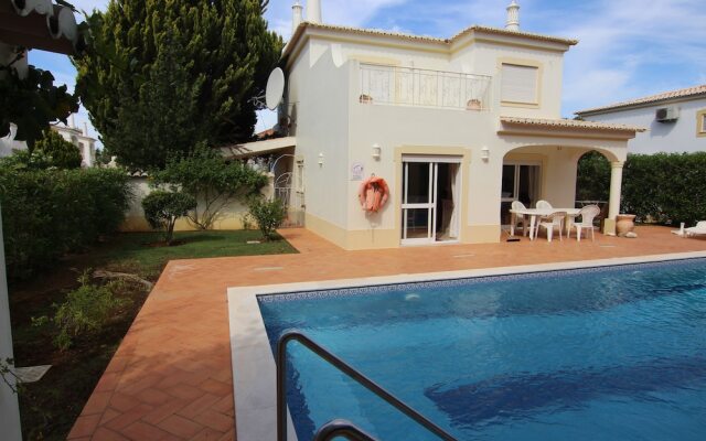 Rent Villa and Apartment in Oasis Parque Country Club, Nr. Portimao, Algarve