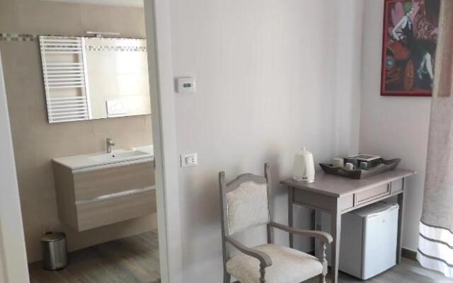 Rossetto e cocciolato - Stanza indipendente con bagno privato a Pesaro