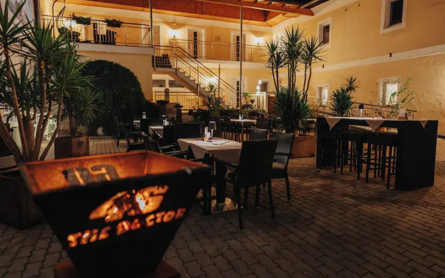 Hotel Leo