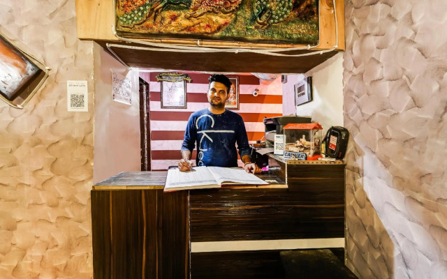 Hotel Landlord by OYO Rooms