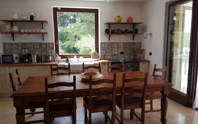 Trulli Parco Grande Con Piscina Privata