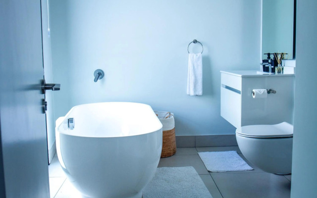 Ellipse Waterfall Executive Apartment - 612