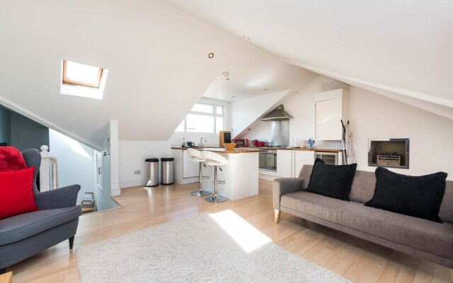 Luxury Modern 1 Bed Loft Conversion Clapham South