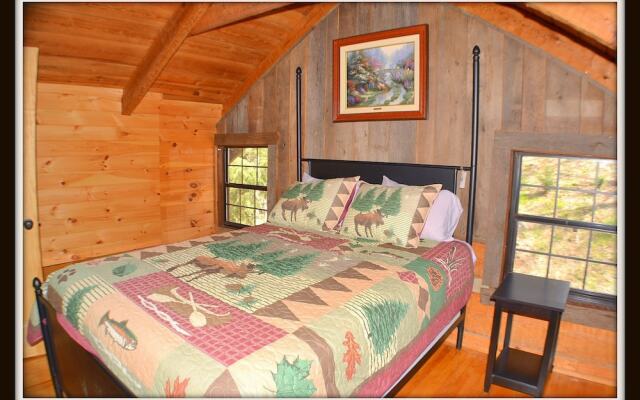 Logged Inn - 3 Br cabin by RedAwning