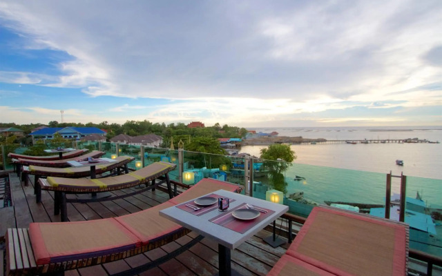 Kroque Boutique & Bistro