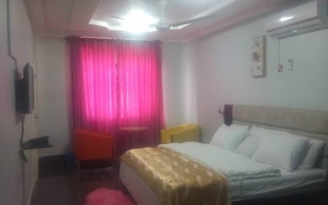 Ama Serwaa Lodge