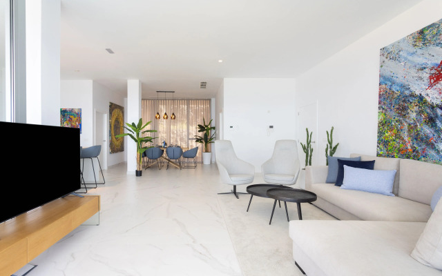 Crystal I Luxury Apartments