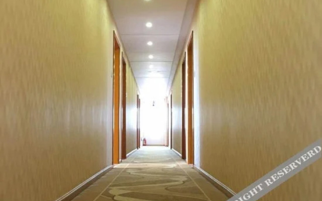 Sunday Holiday Hotel